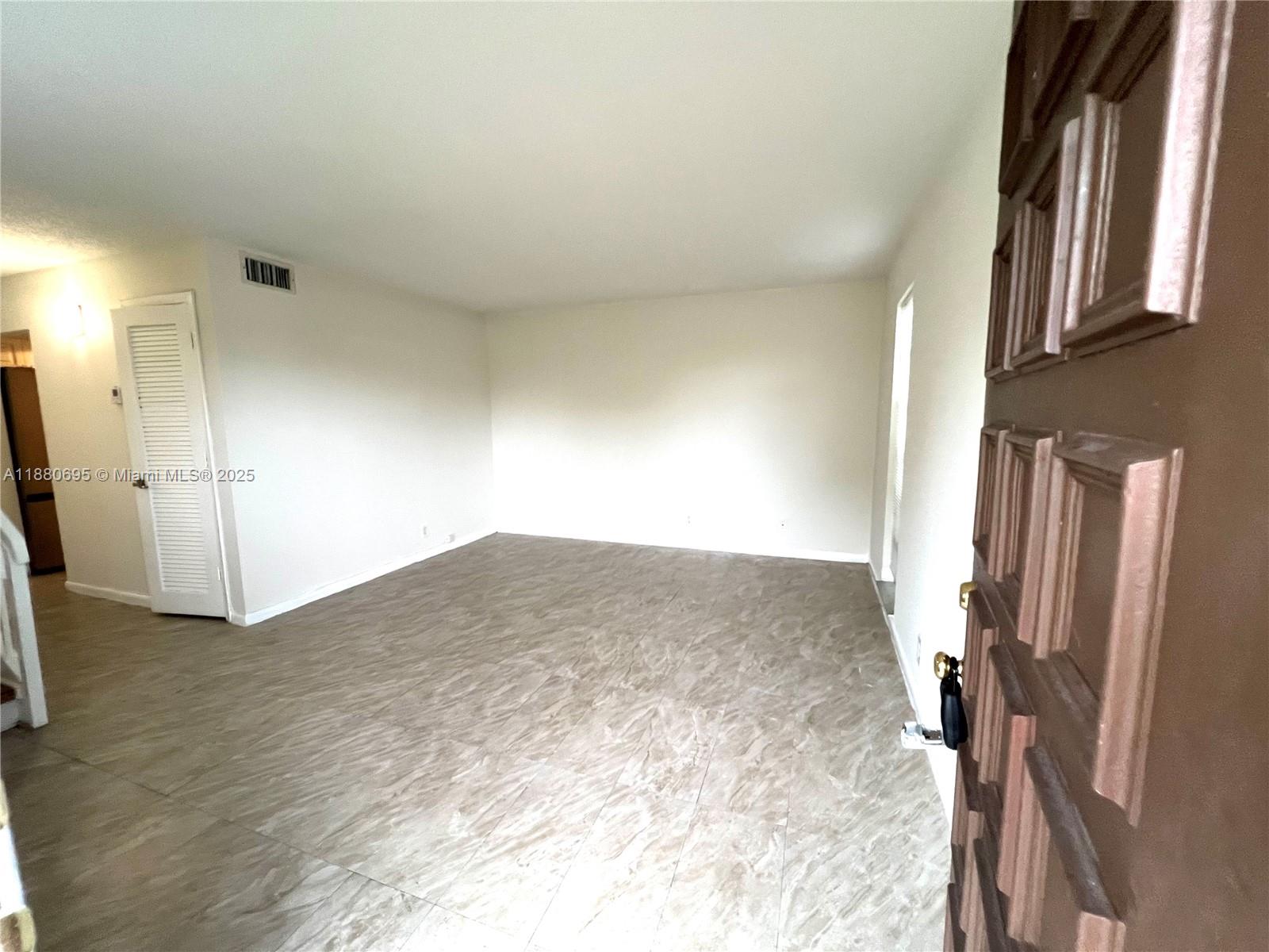 VIZCAYA GARDENS CONDOMINI - Residential Lease