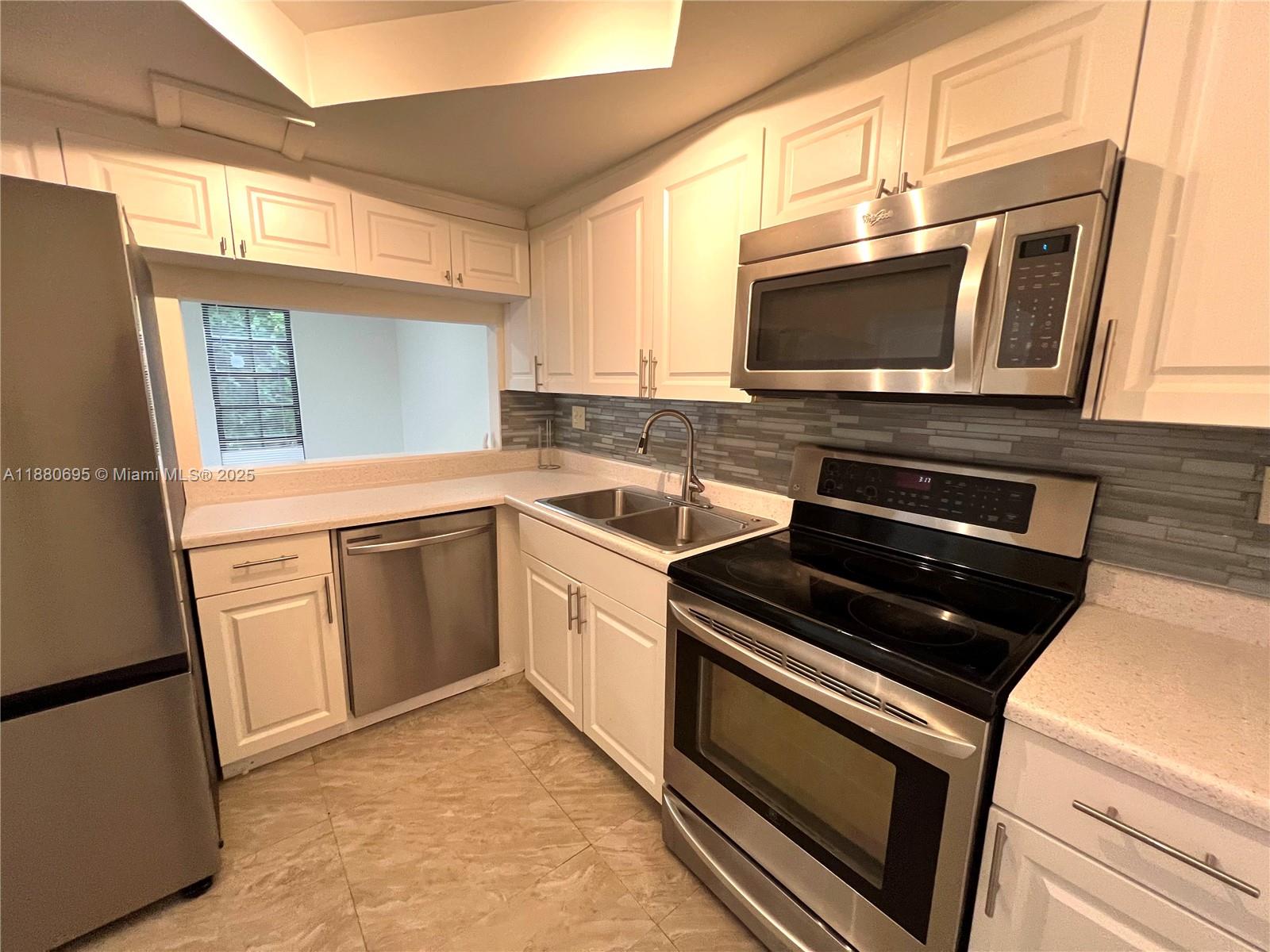 VIZCAYA GARDENS CONDOMINI - Residential Lease