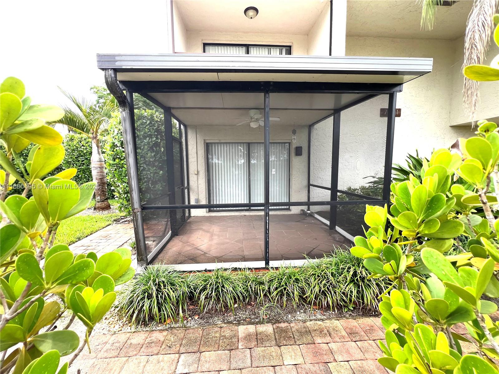 VIZCAYA GARDENS CONDOMINI - Residential Lease