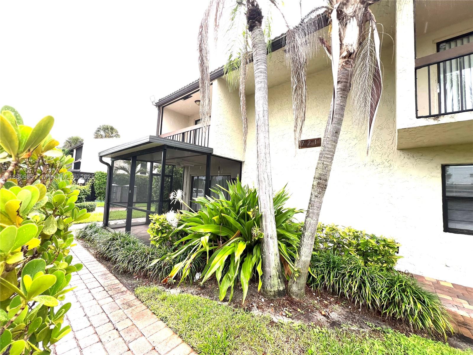 VIZCAYA GARDENS CONDOMINI - Residential Lease
