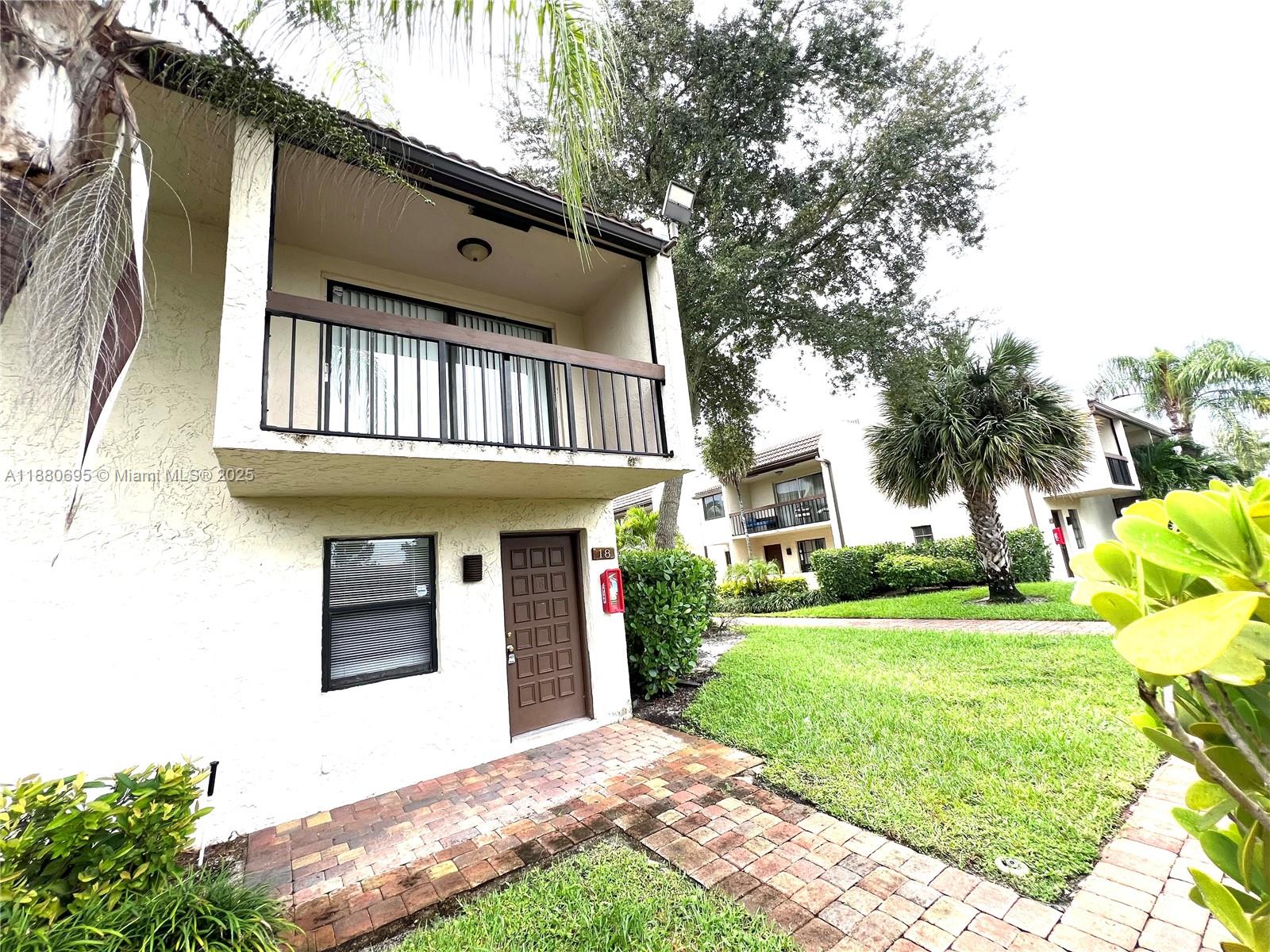 VIZCAYA GARDENS CONDOMINI - Residential Lease