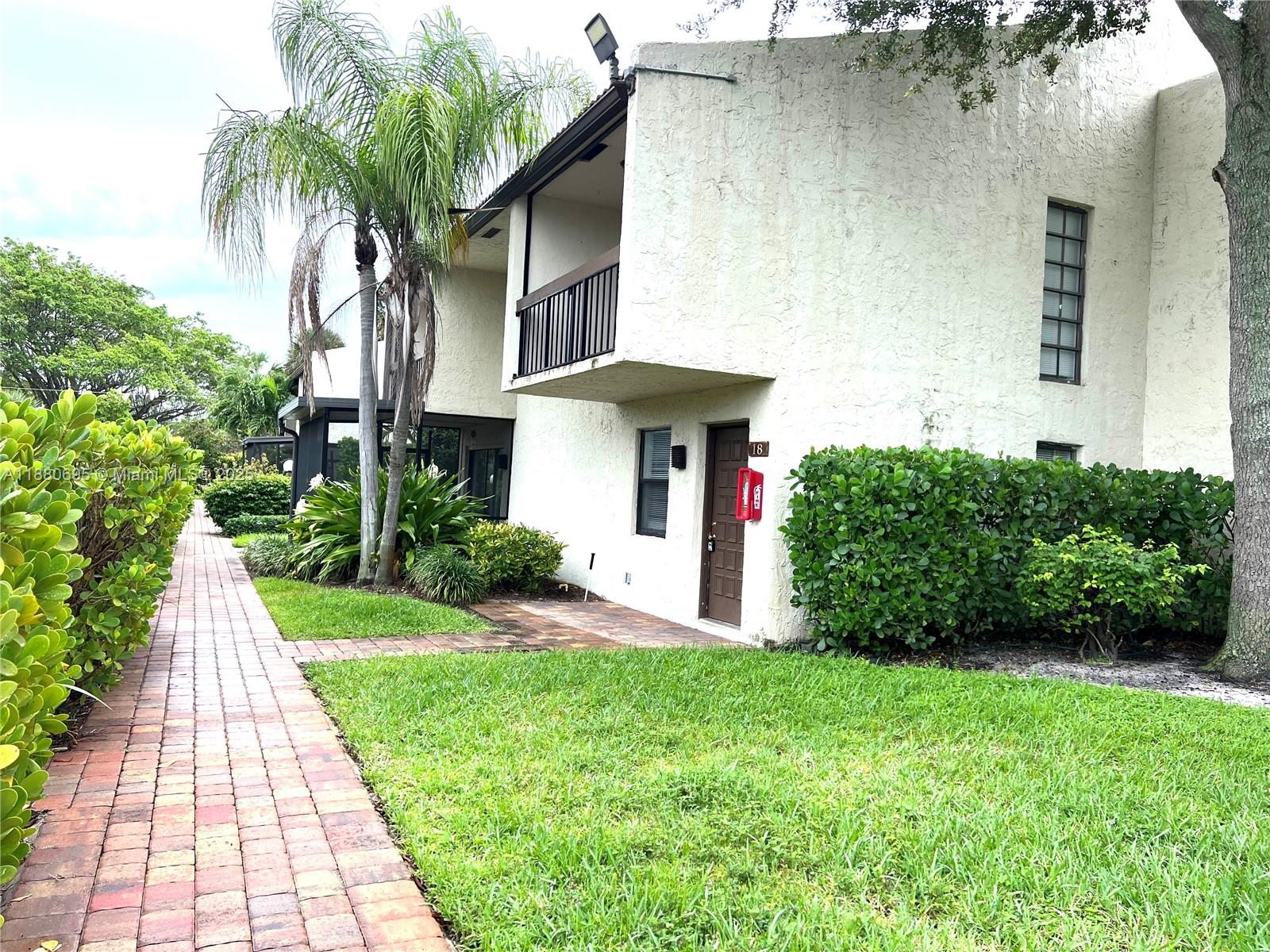VIZCAYA GARDENS CONDOMINI - Residential Lease