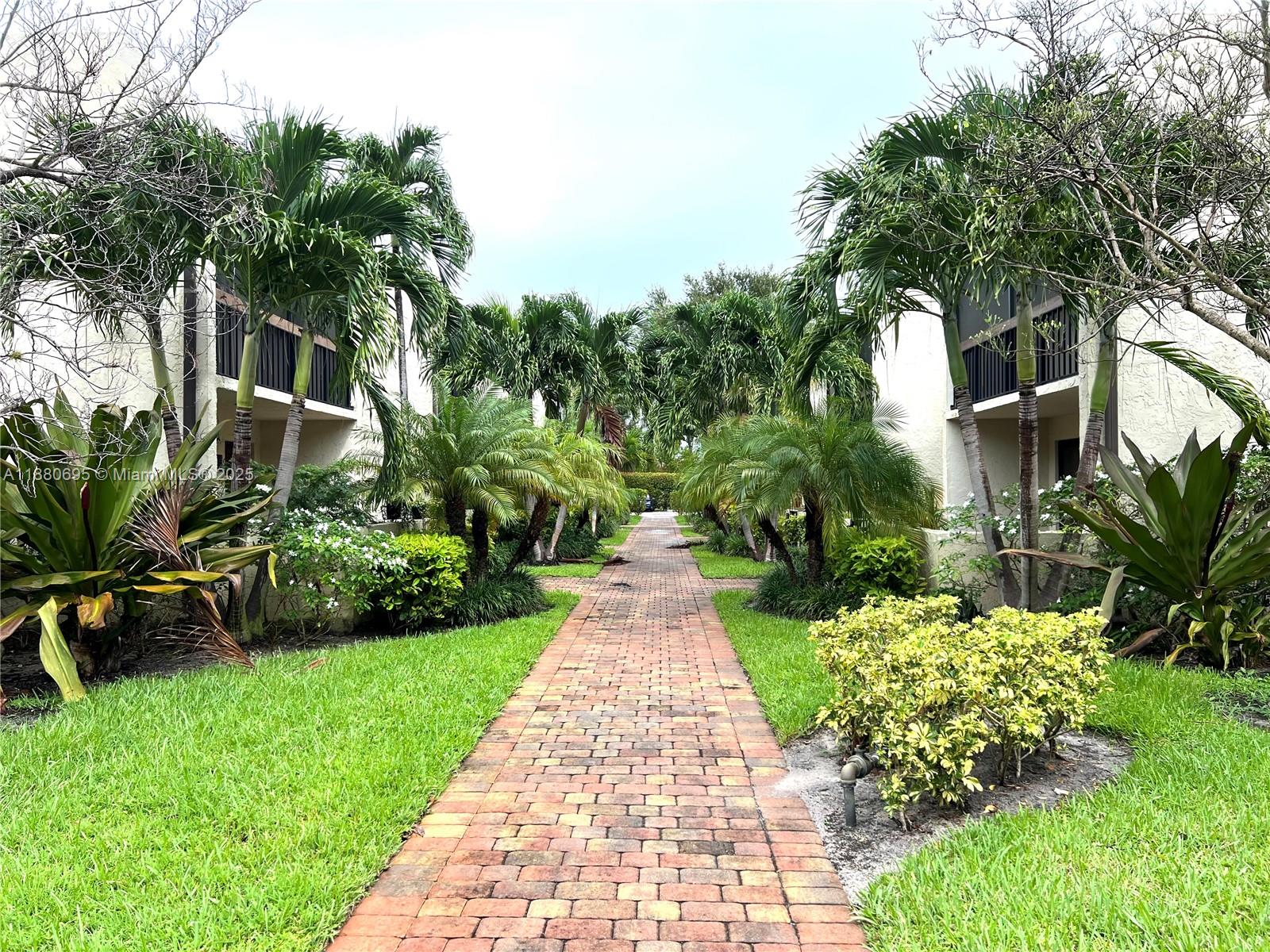 VIZCAYA GARDENS CONDOMINI - Residential Lease