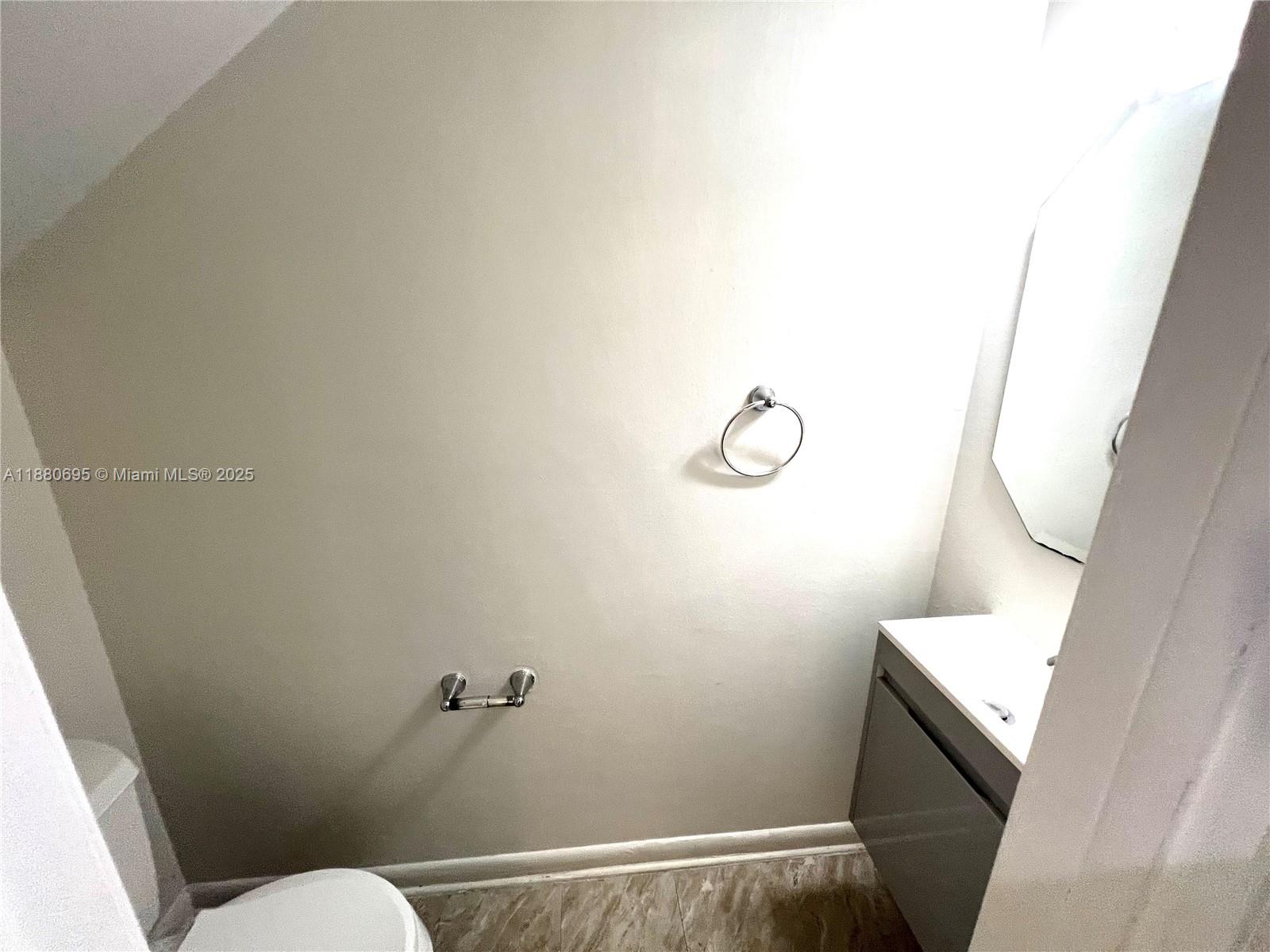 VIZCAYA GARDENS CONDOMINI - Residential Lease