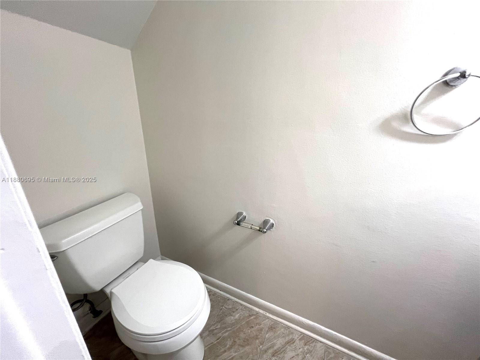 VIZCAYA GARDENS CONDOMINI - Residential Lease