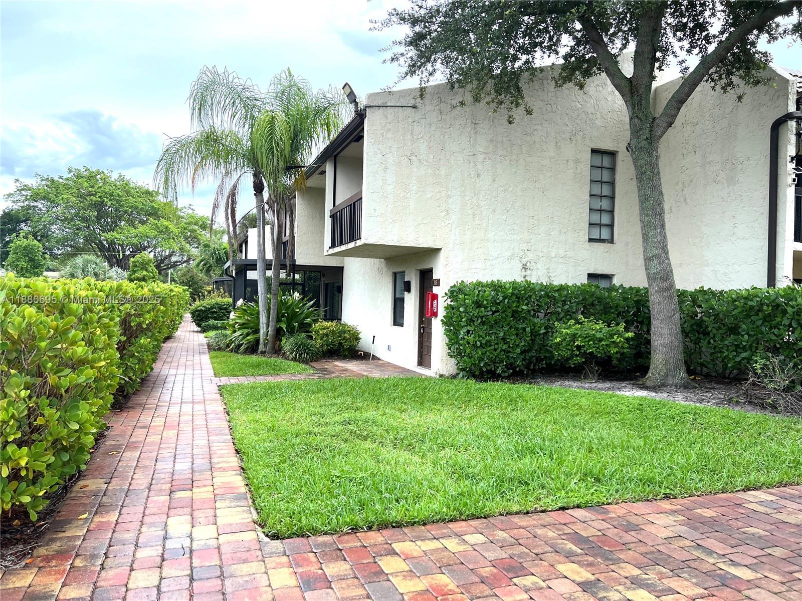 VIZCAYA GARDENS CONDOMINI - Residential Lease