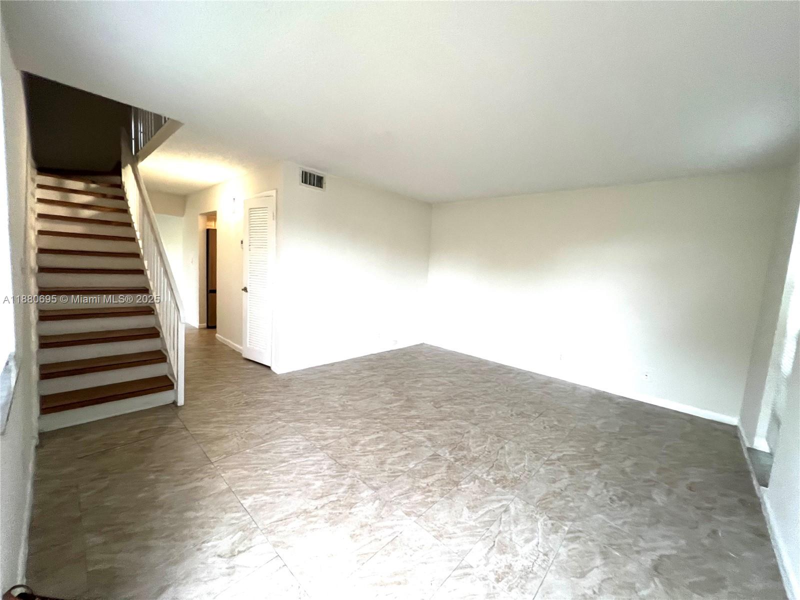 VIZCAYA GARDENS CONDOMINI - Residential Lease