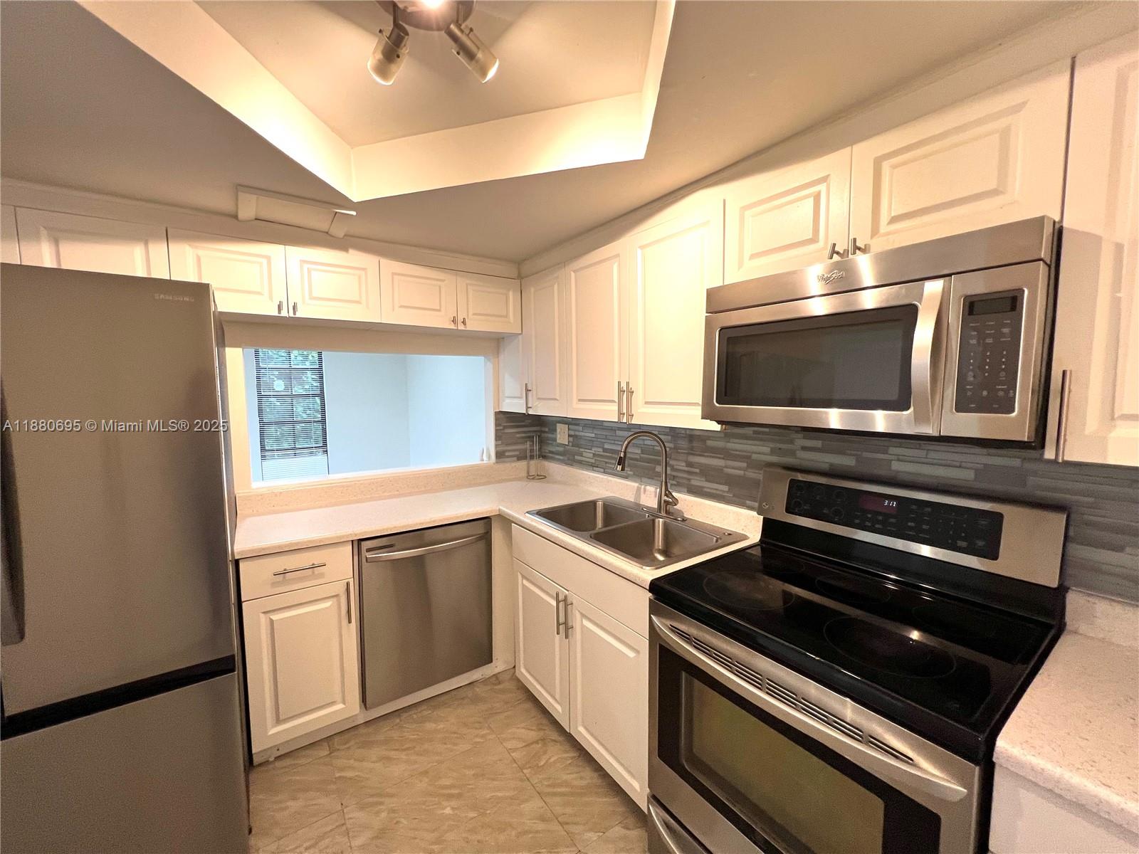 VIZCAYA GARDENS CONDOMINI - Residential Lease