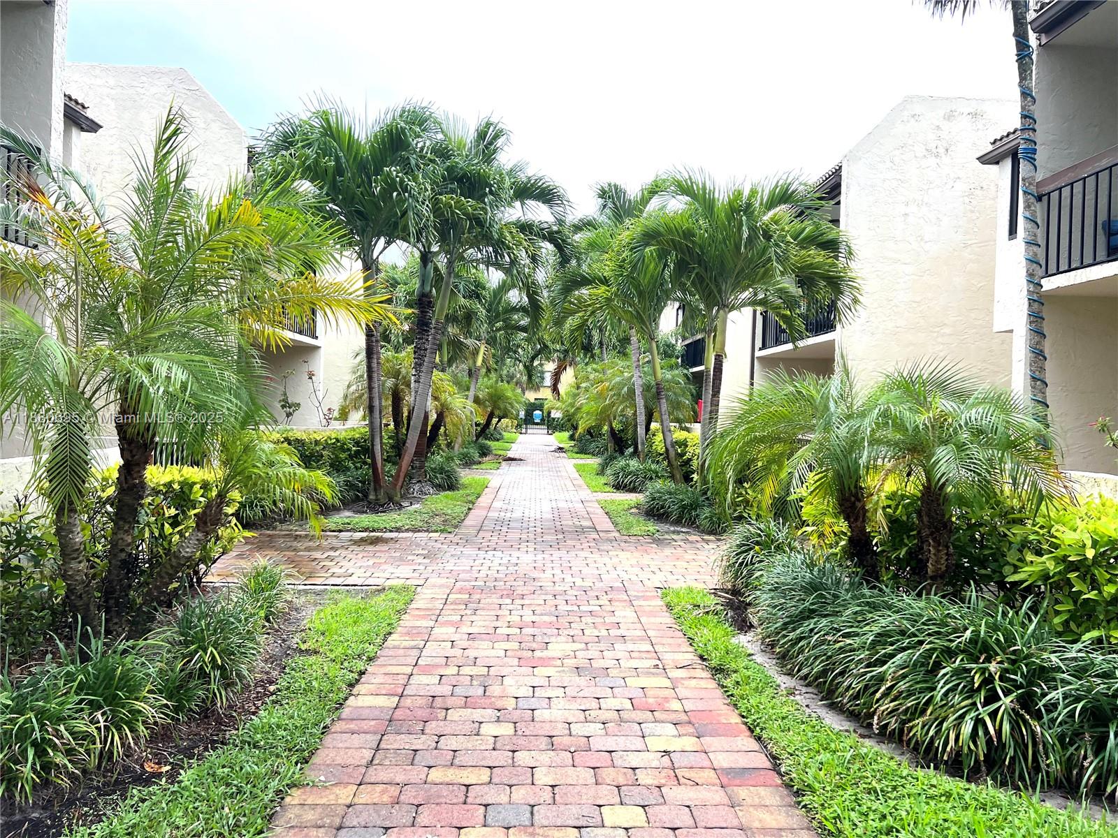 VIZCAYA GARDENS CONDOMINI - Residential Lease