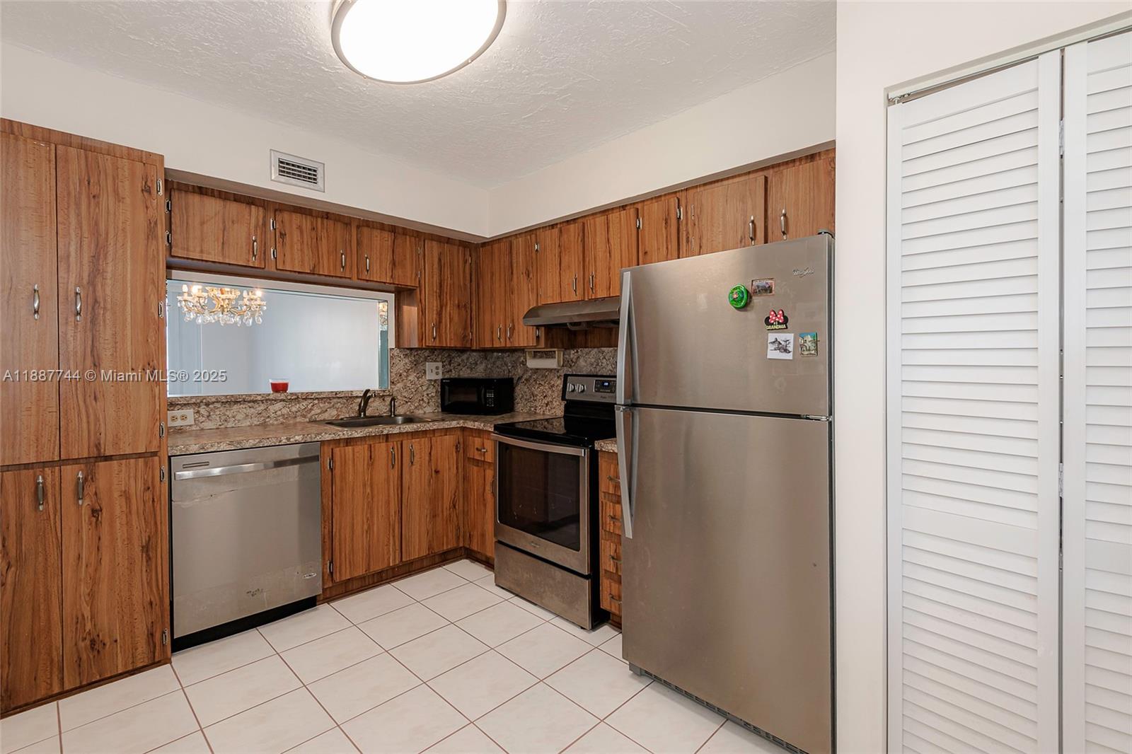 COLONY POINT 3 CONDO - Residential