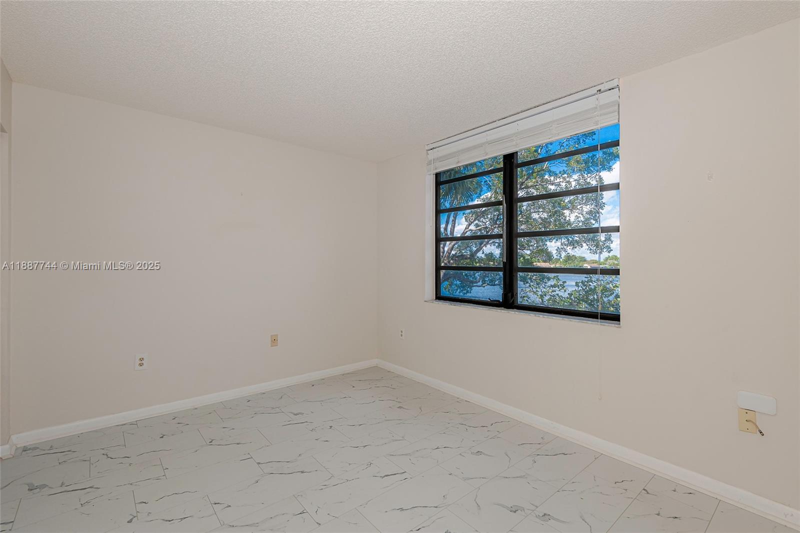 COLONY POINT 3 CONDO - Residential