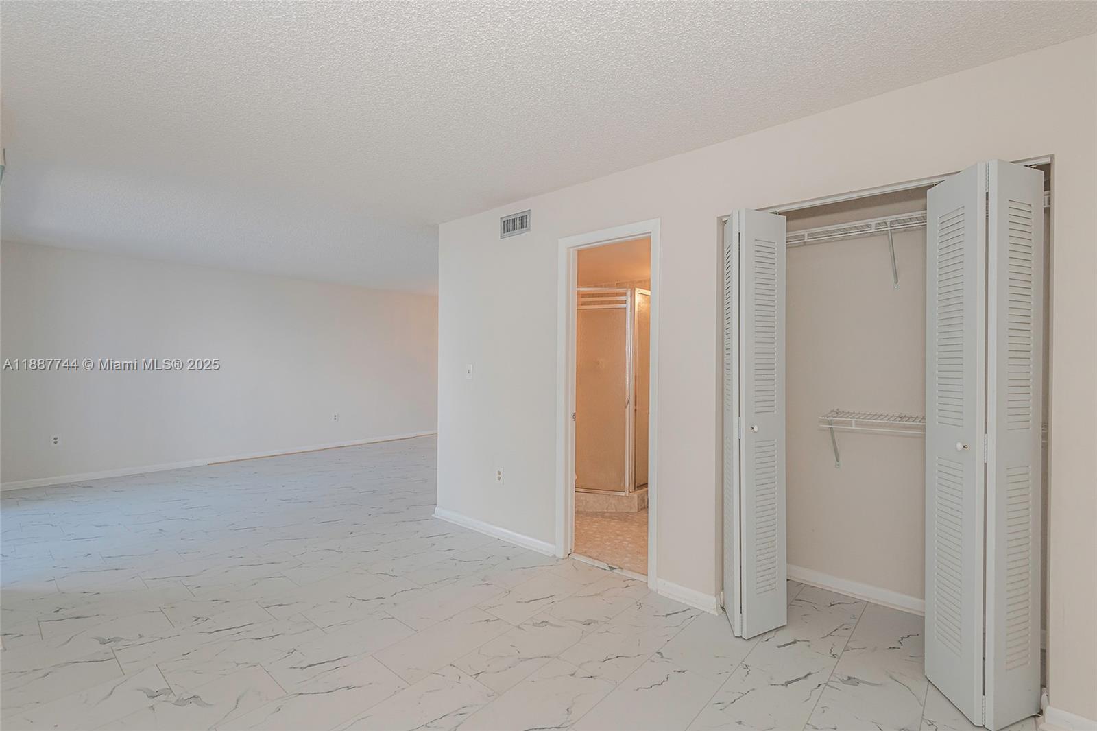 COLONY POINT 3 CONDO - Residential