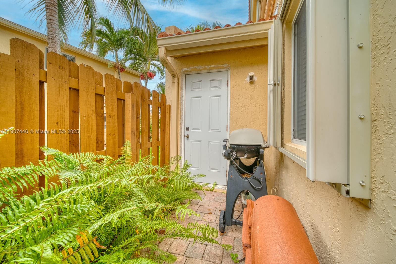 CONTINENTAL HOMES TOWNHOU - Residential