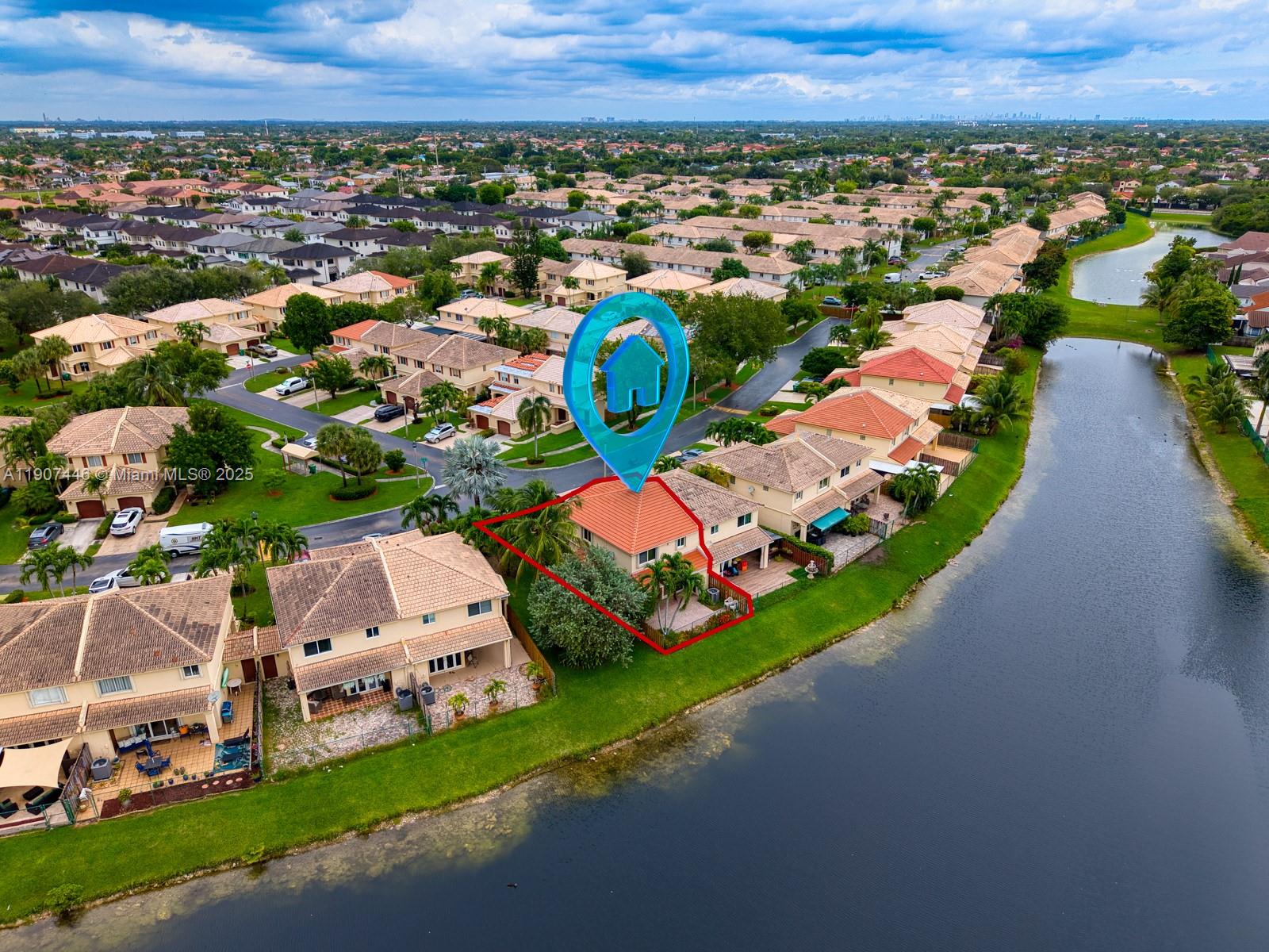 CONTINENTAL HOMES TOWNHOU - Residential