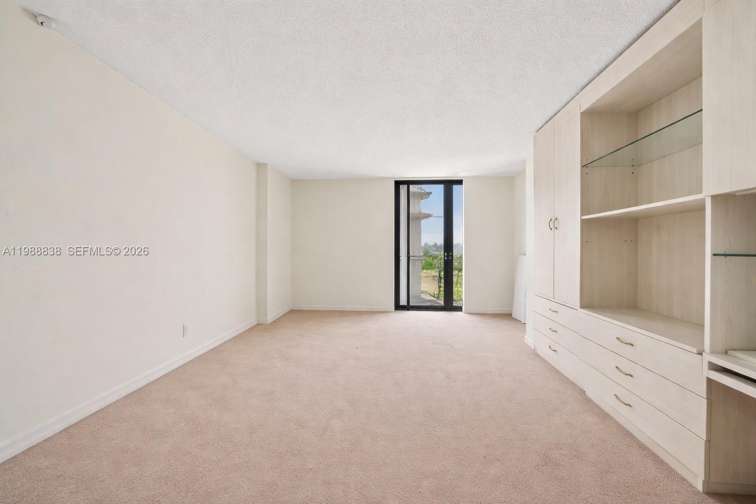 TURNBERRY ISLE SOUTH COND - Residential