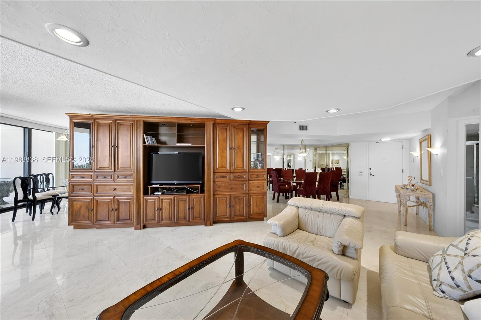 TURNBERRY ISLE SOUTH COND - Residential