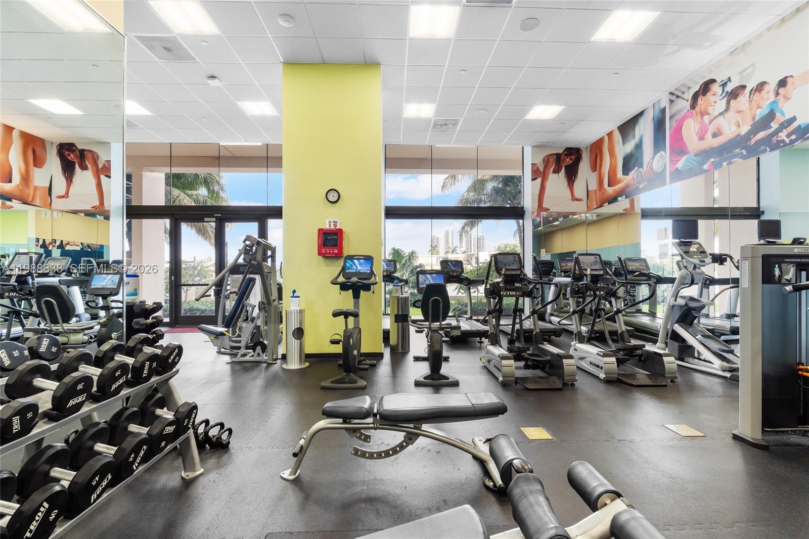 TURNBERRY ISLE SOUTH COND - Residential