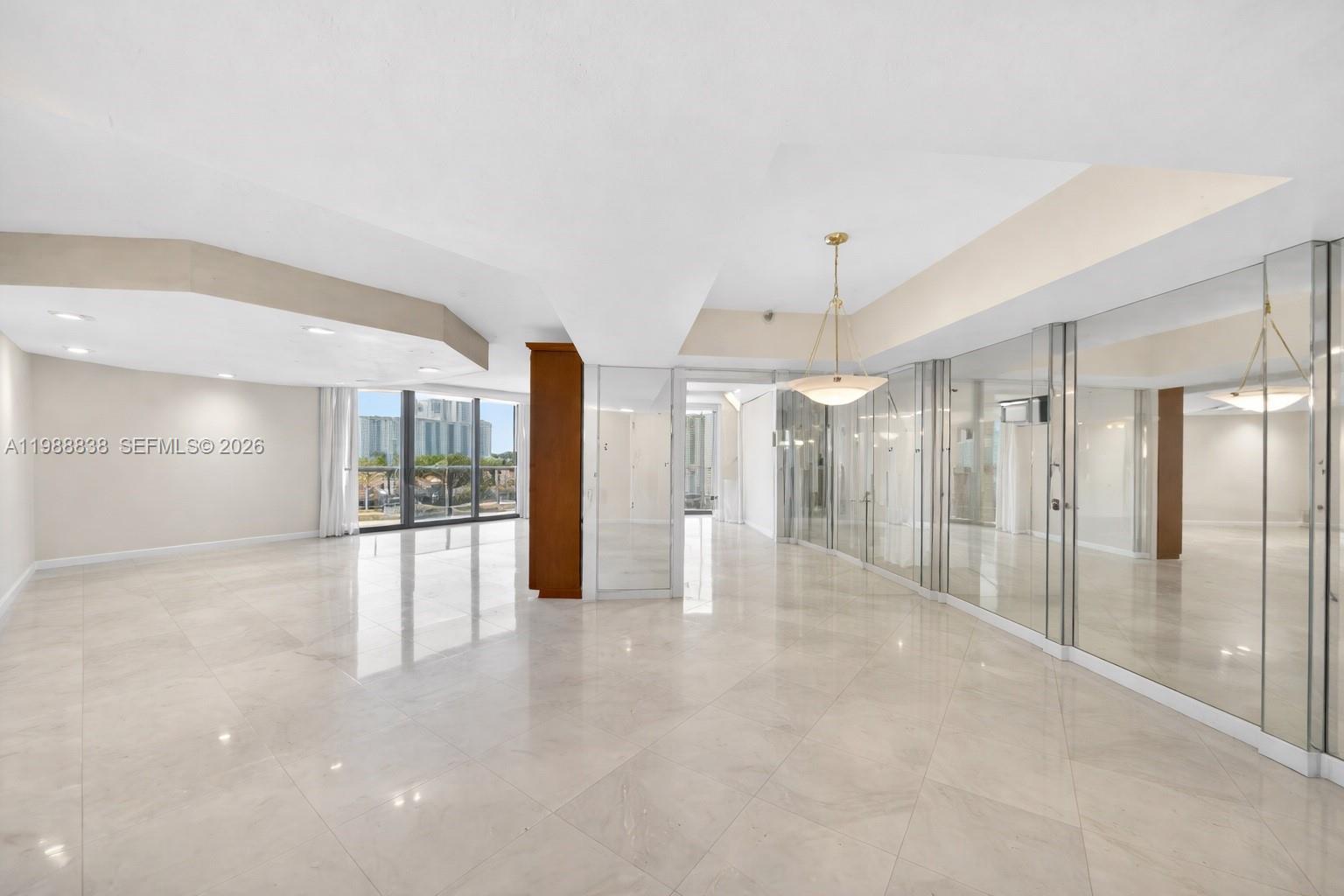 TURNBERRY ISLE SOUTH COND - Residential