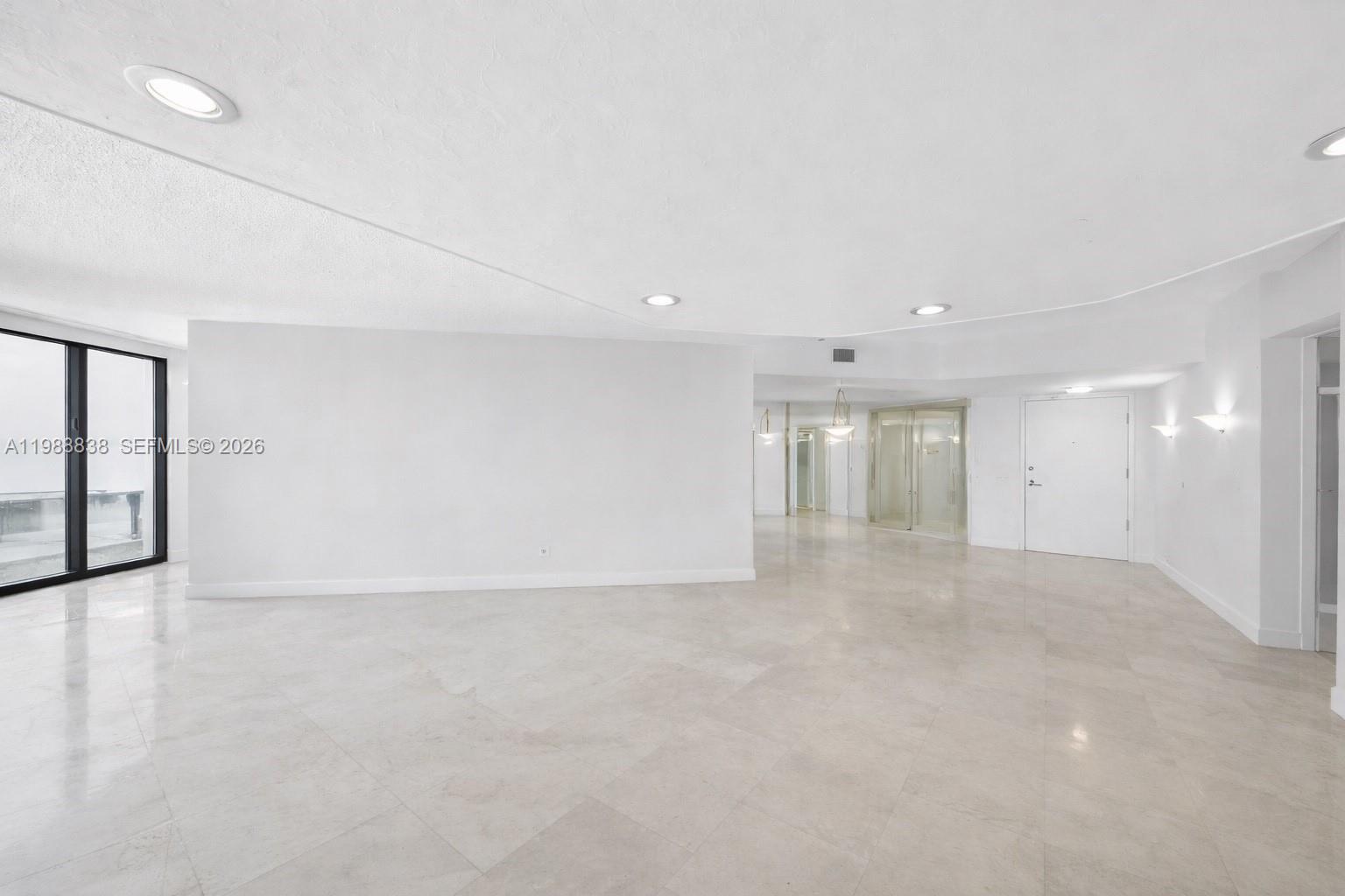 TURNBERRY ISLE SOUTH COND - Residential