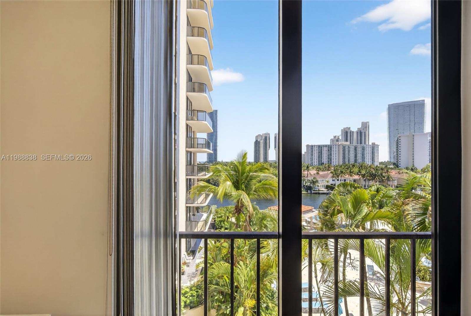 TURNBERRY ISLE SOUTH COND - Residential