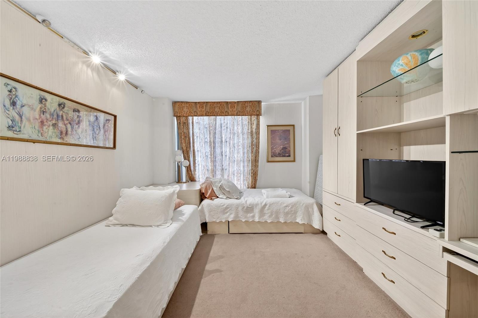 TURNBERRY ISLE SOUTH COND - Residential