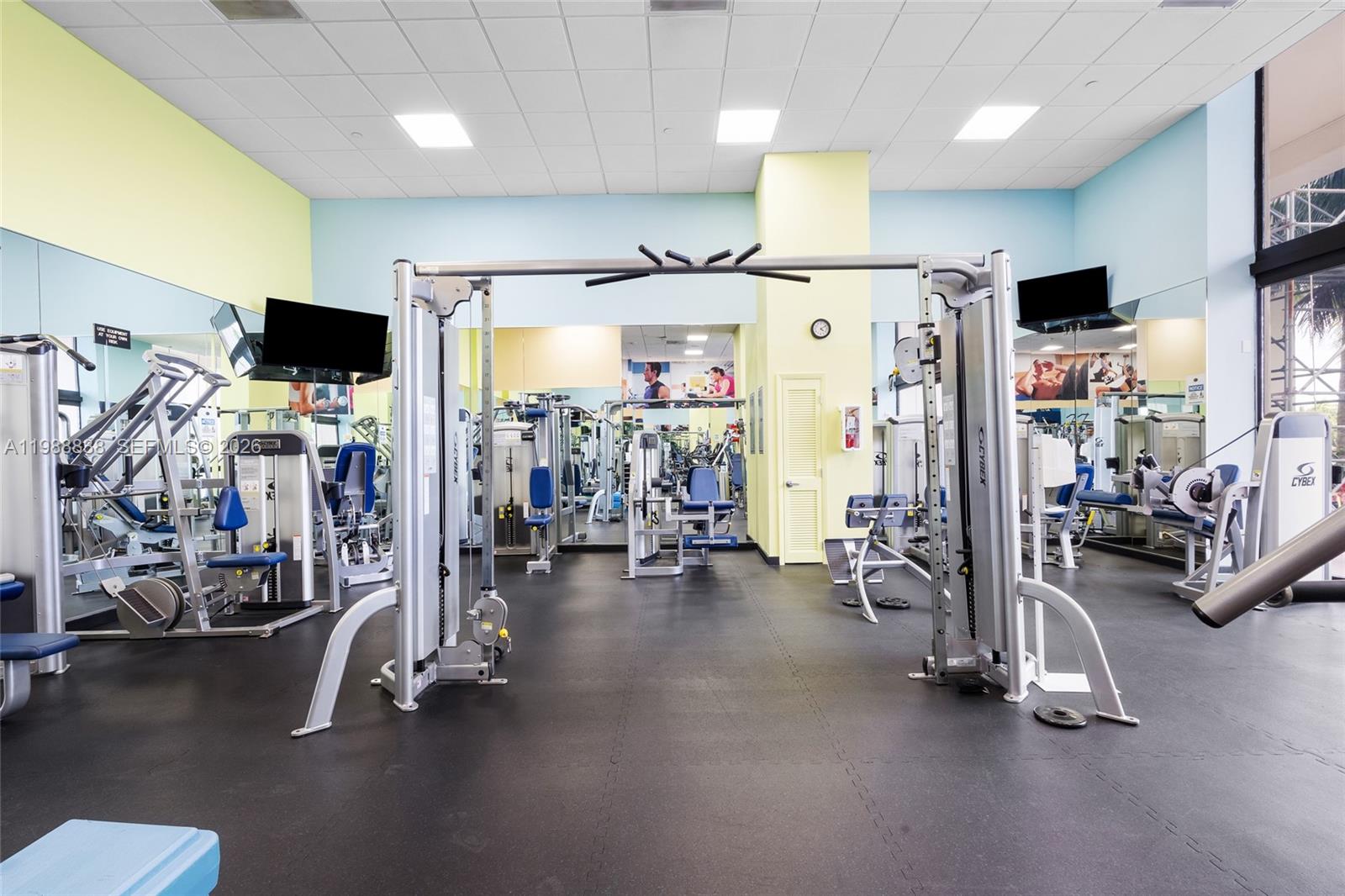 TURNBERRY ISLE SOUTH COND - Residential