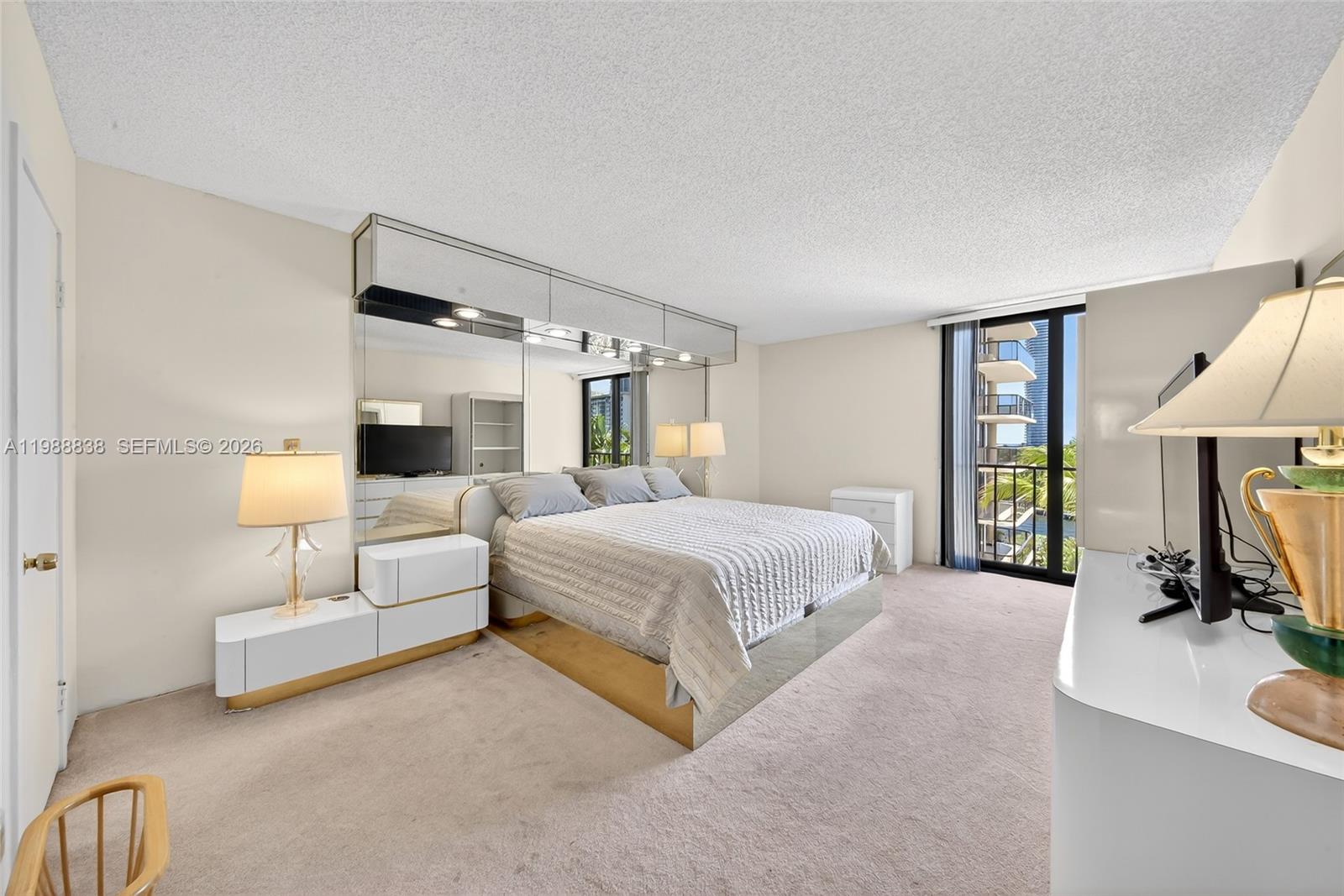 TURNBERRY ISLE SOUTH COND - Residential