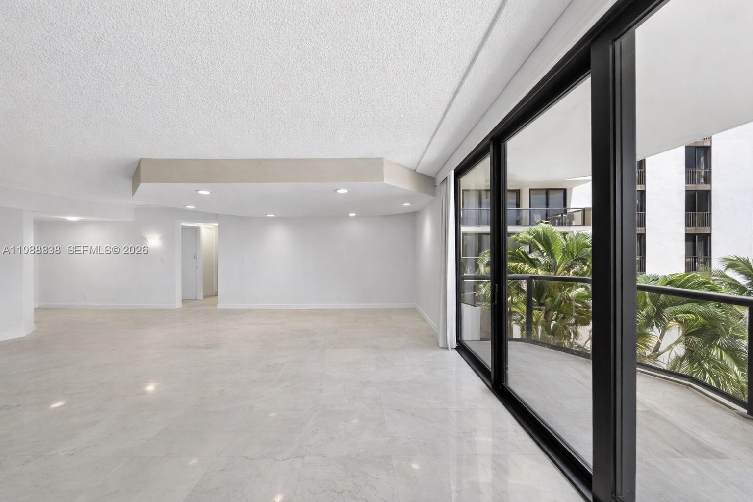 TURNBERRY ISLE SOUTH COND - Residential