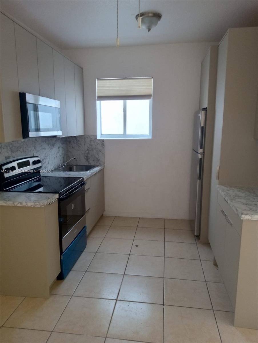 1021 Nw 3rd St 308, Miami, Broward County, Florida - 1 Bedrooms  
1 Bathrooms - 