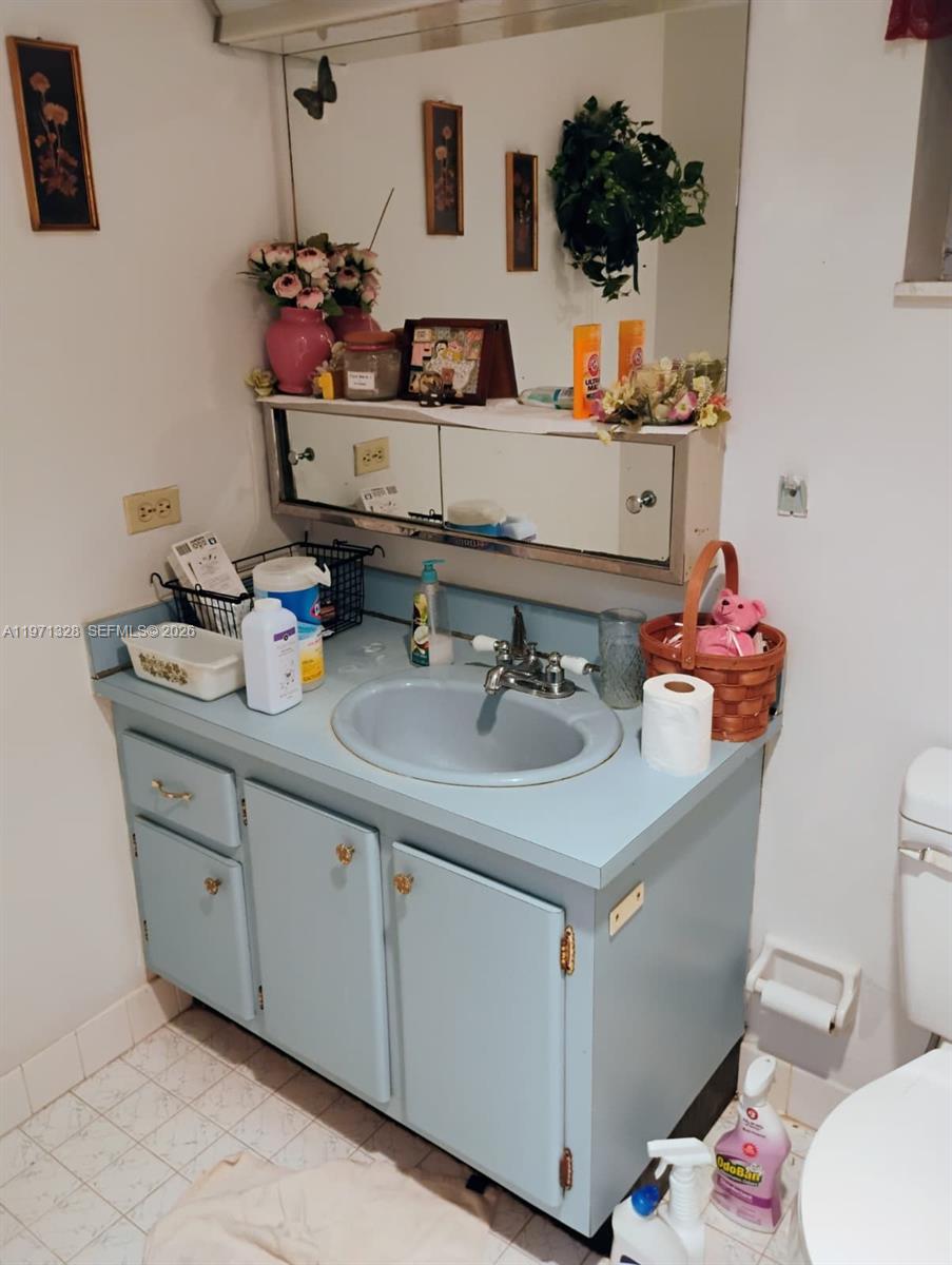 ROYAL OAKS CONDO - Residential