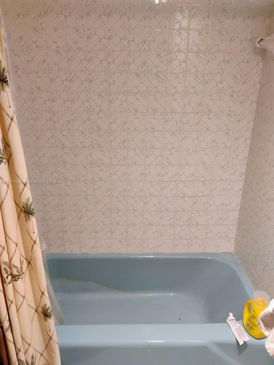 ROYAL OAKS CONDO - Residential