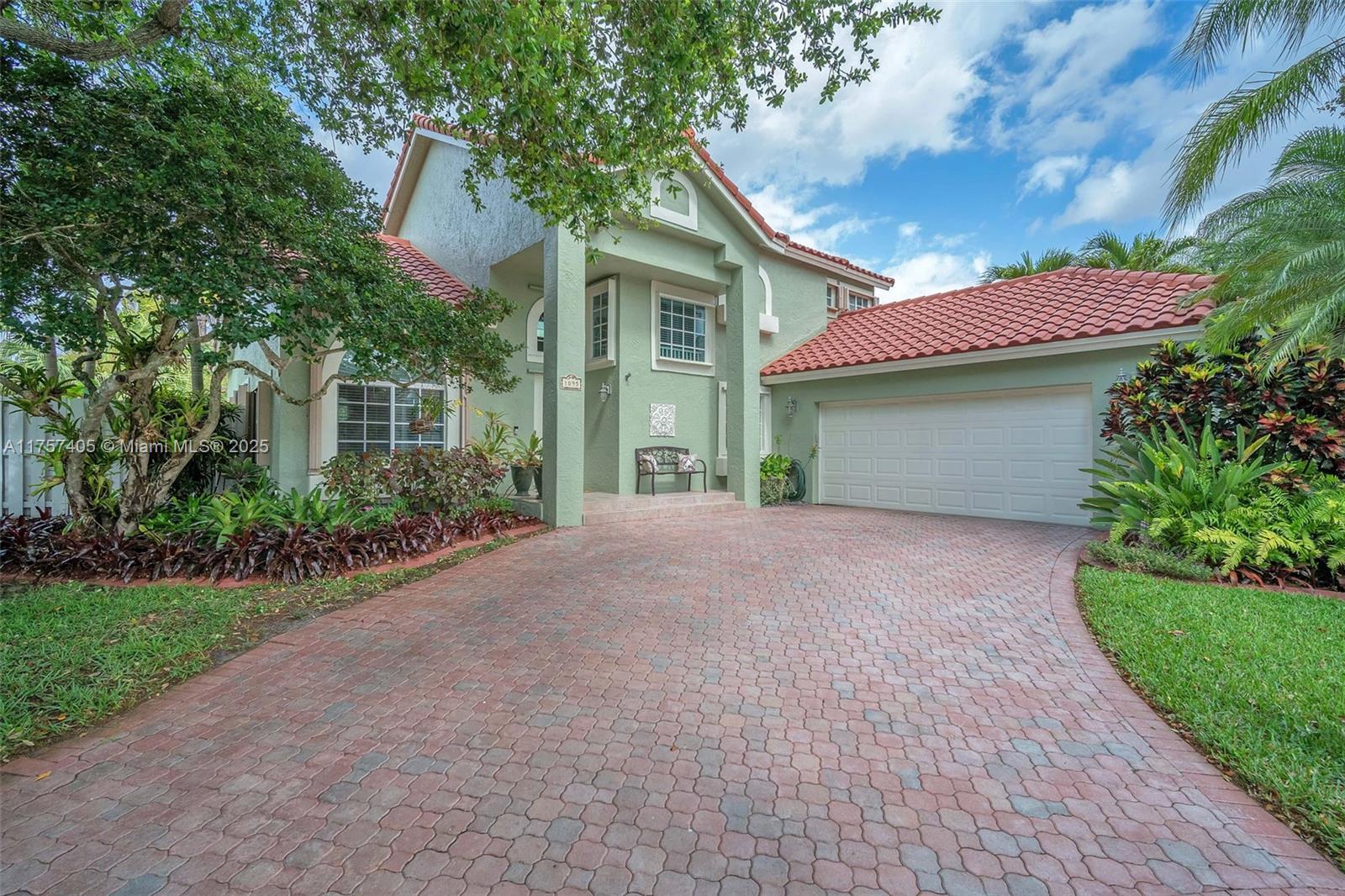 1095 Longview, Weston, Broward County, Florida - 3 Bedrooms  
2 Bathrooms - 