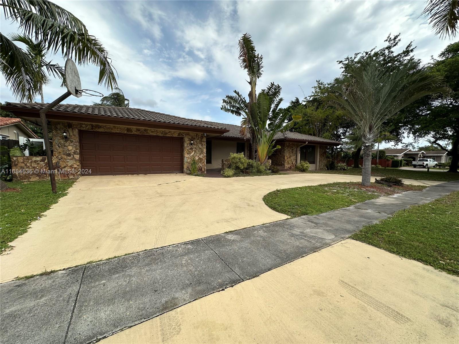 Property for Sale at 5301 Mckinley St, Hollywood, Broward County, Florida - Bedrooms: 5 
Bathrooms: 4  - $1,250,000