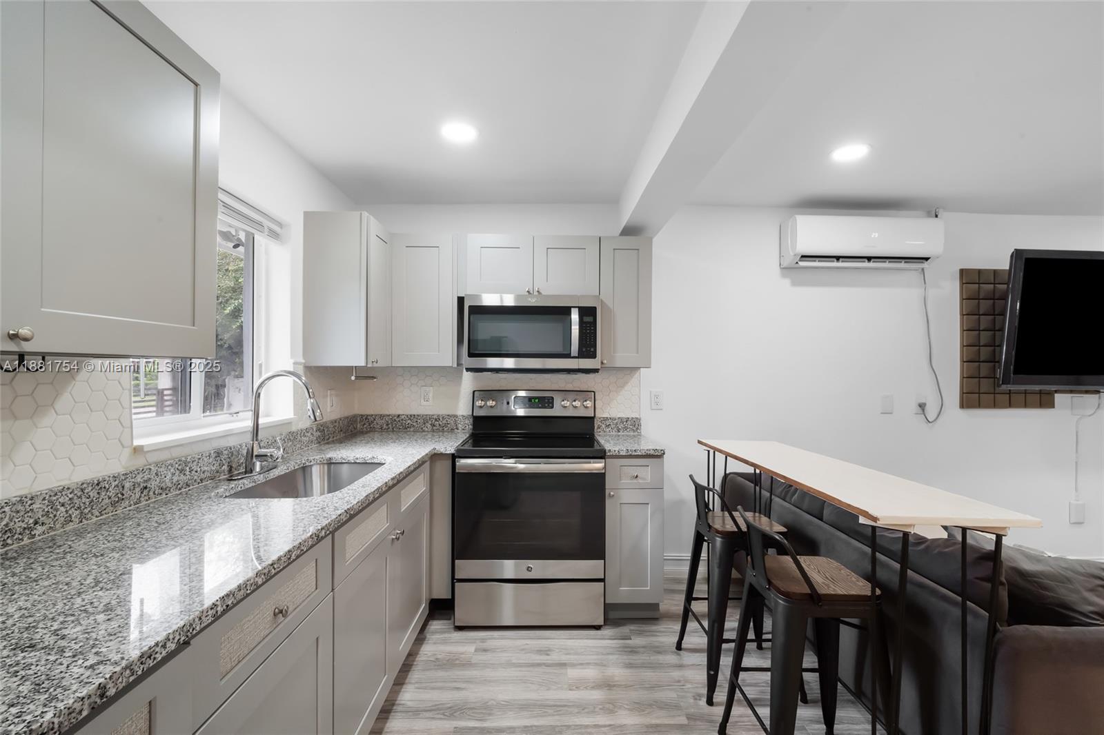 AIRLINE ESTATES - Residential Lease