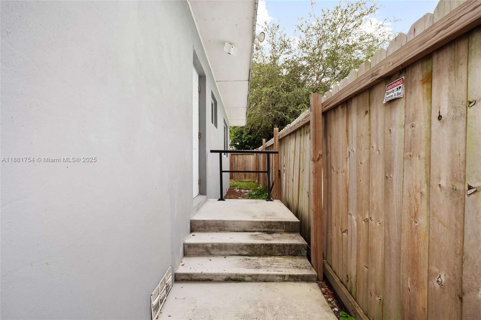 AIRLINE ESTATES - Residential Lease