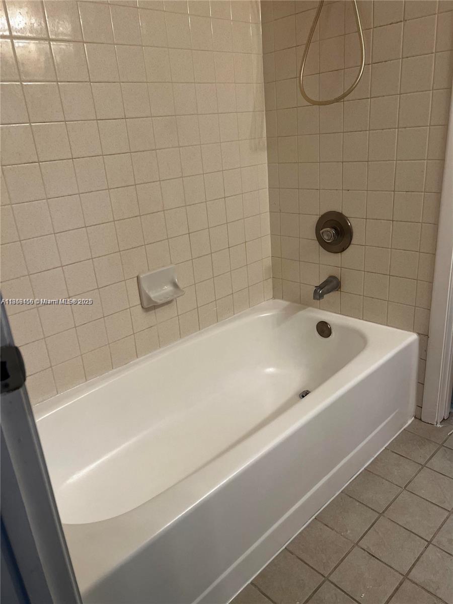 LAKESHORE CONDO 6 - Residential