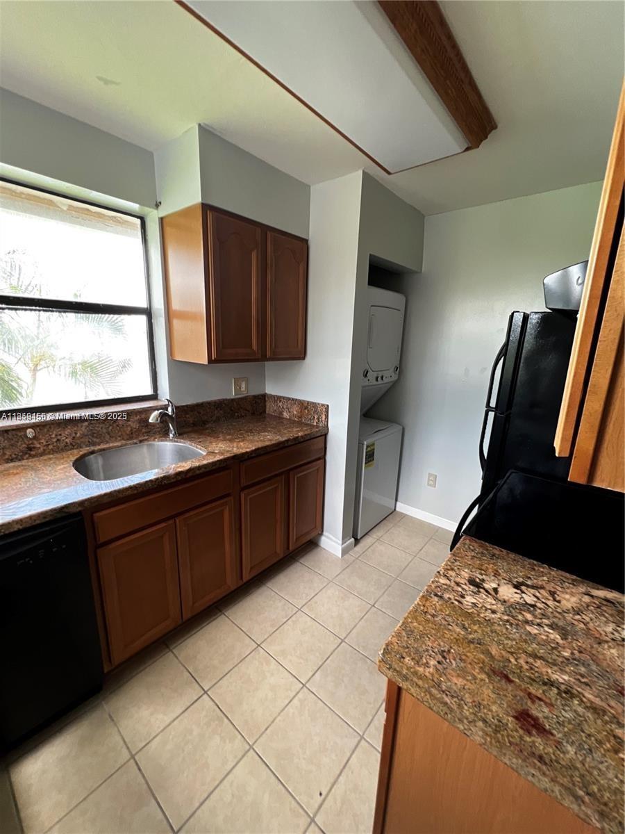 LAKESHORE CONDO 6 - Residential