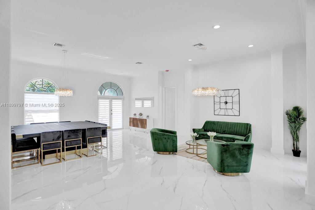 MECUDA ESTATES - Residential Lease