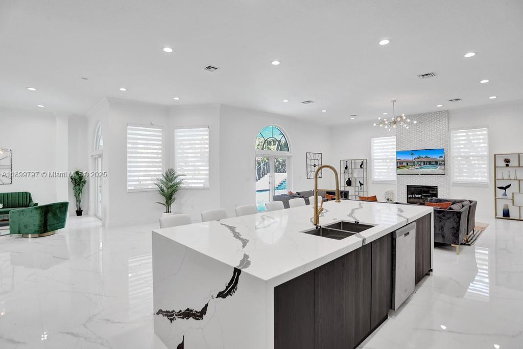 MECUDA ESTATES - Residential Lease