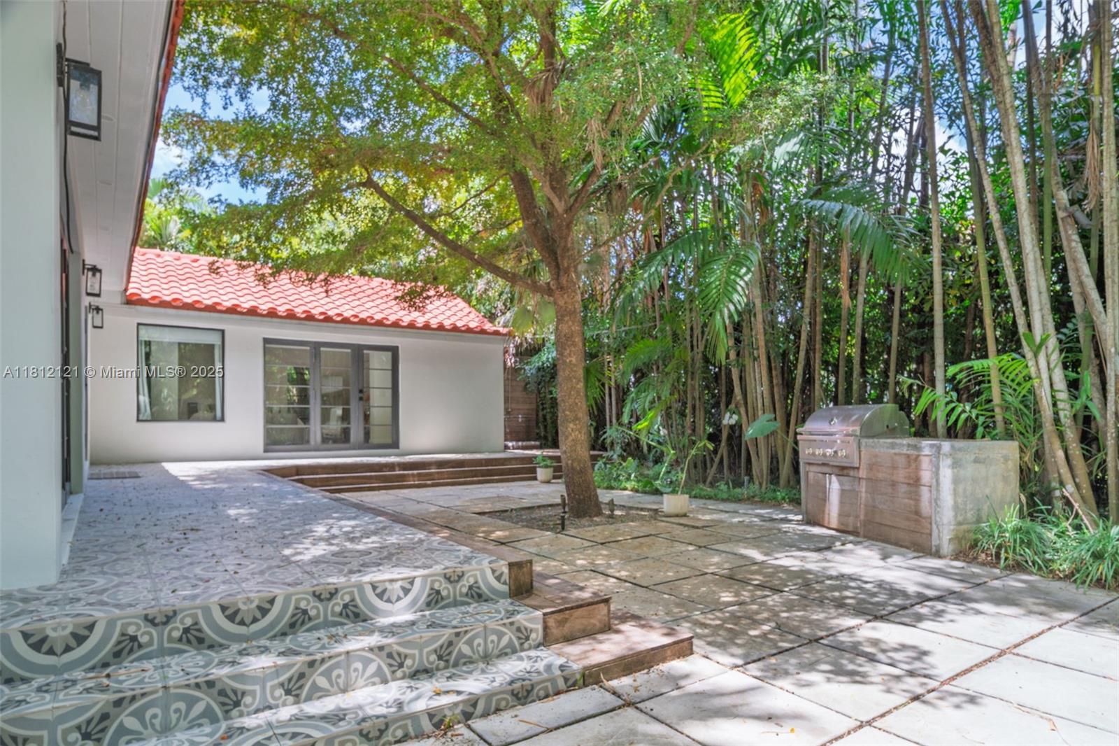 BAYSHORE PLAZA - Residential
