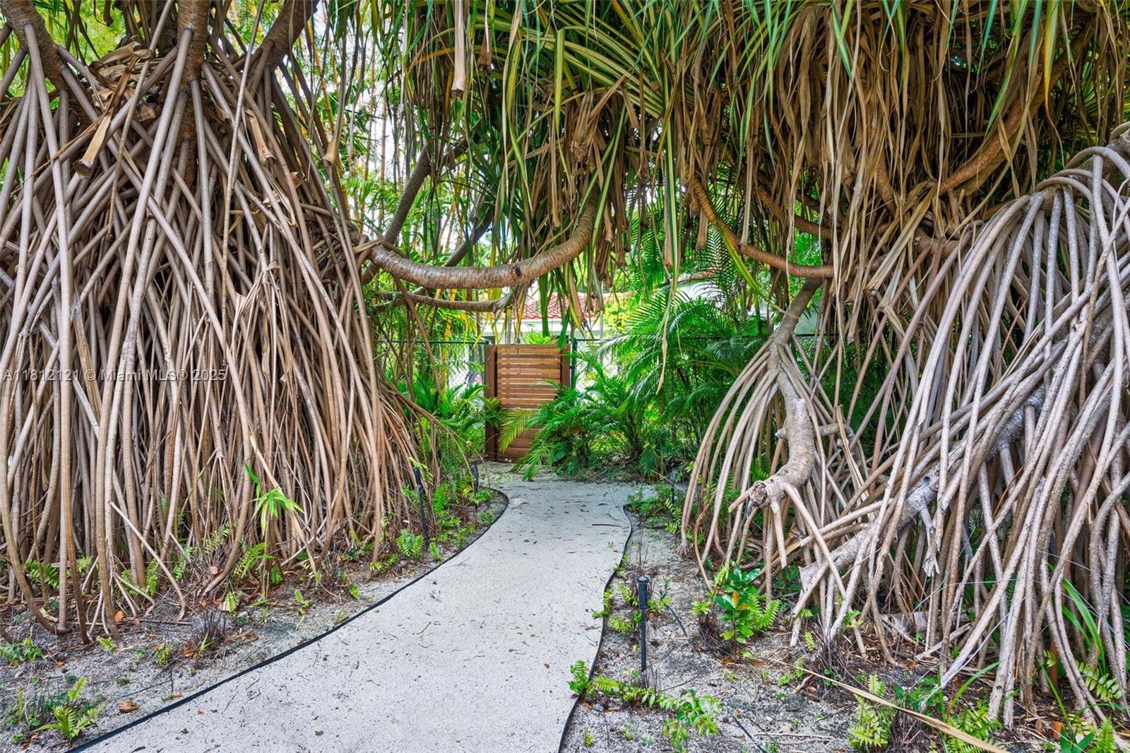 BAYSHORE PLAZA - Residential