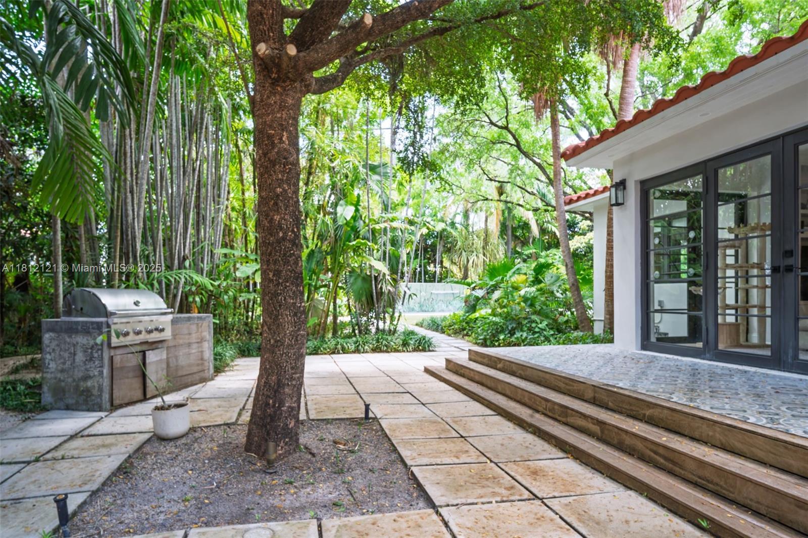 BAYSHORE PLAZA - Residential