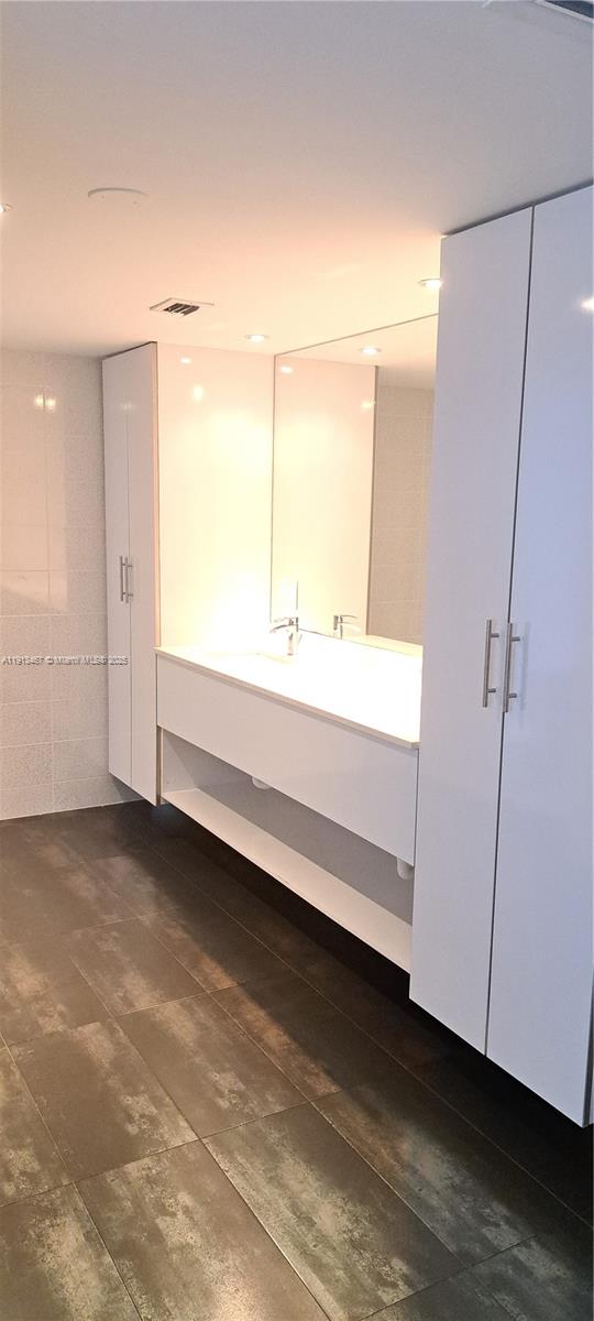 GOLDEN ISLES SEC C - Residential Lease