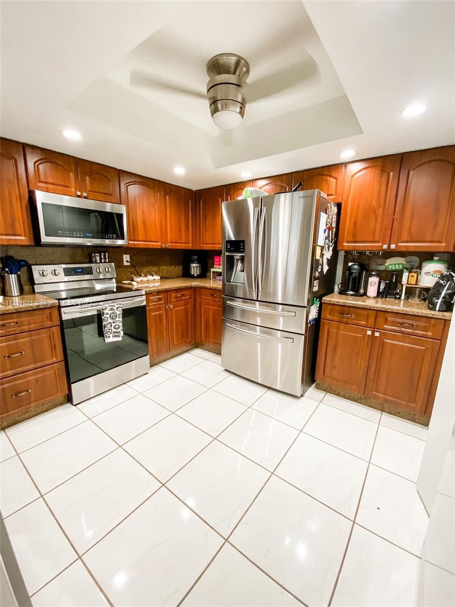 KENLAND BEND SOUTH CONDO - Residential Lease