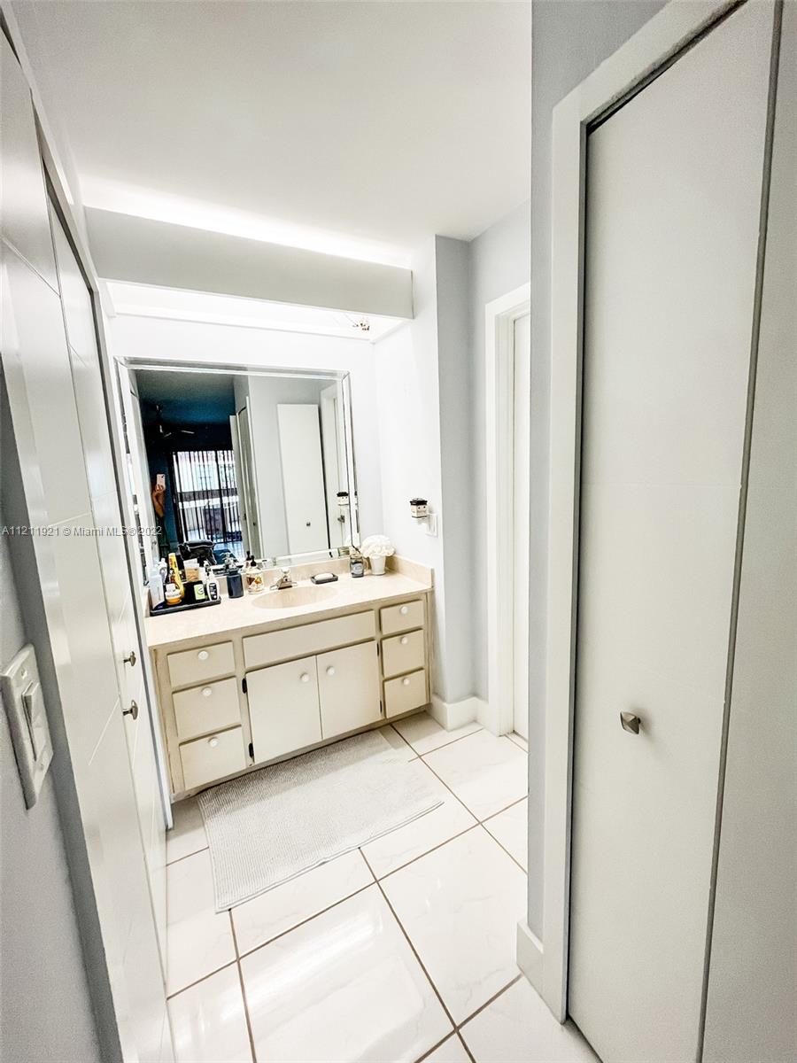 KENLAND BEND SOUTH CONDO - Residential Lease