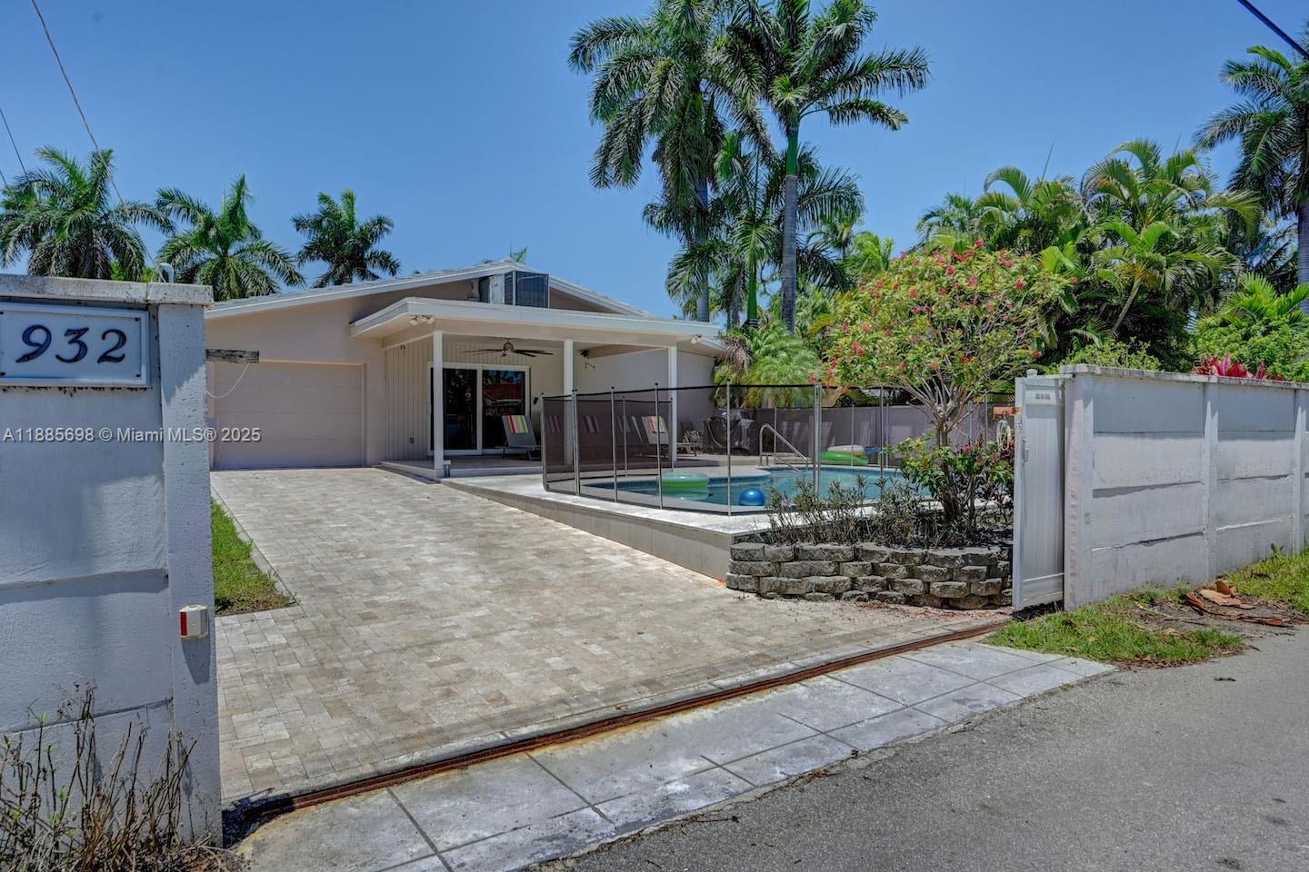 HOLLYWOOD LAKES SECTION - Residential Lease