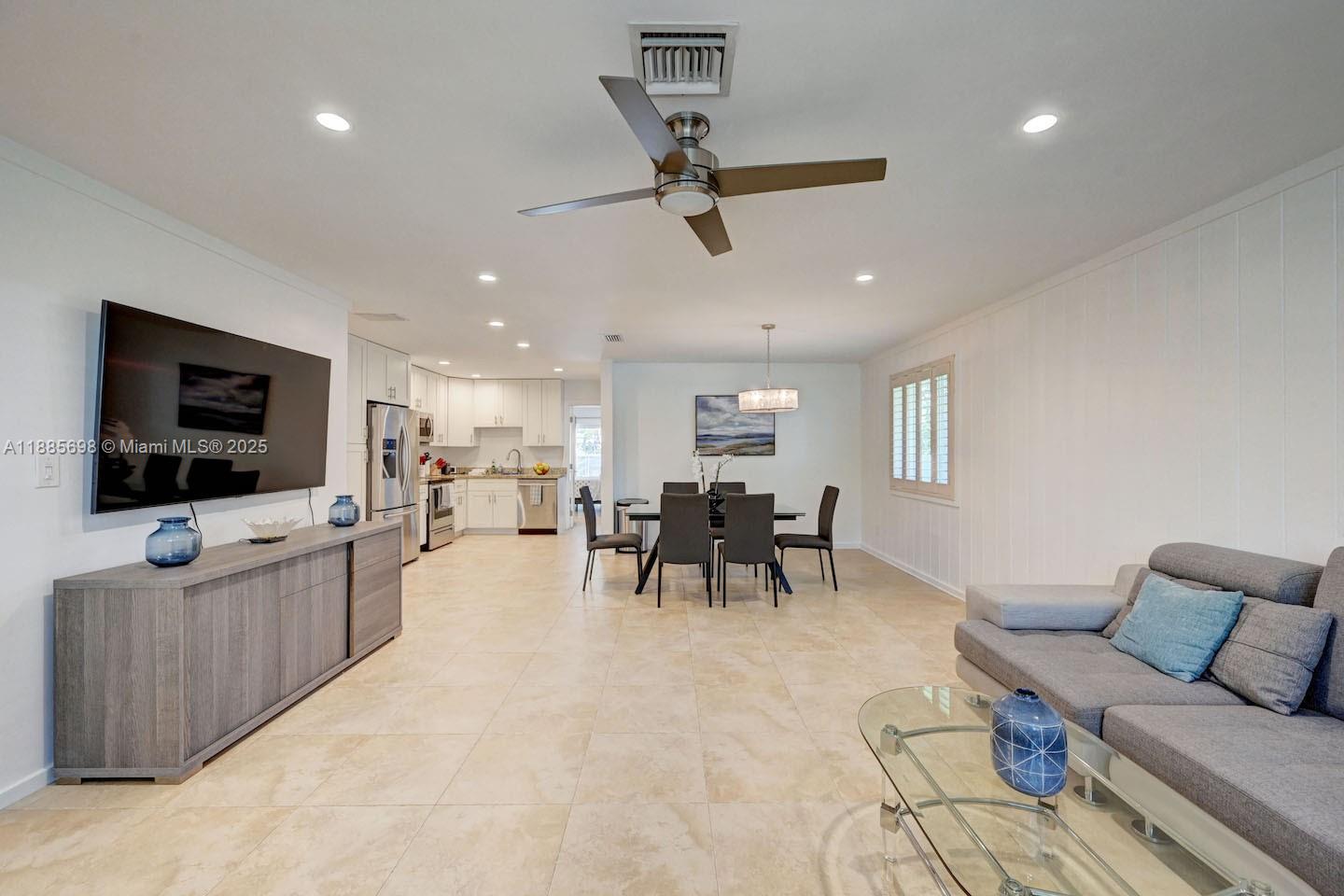 HOLLYWOOD LAKES SECTION - Residential Lease