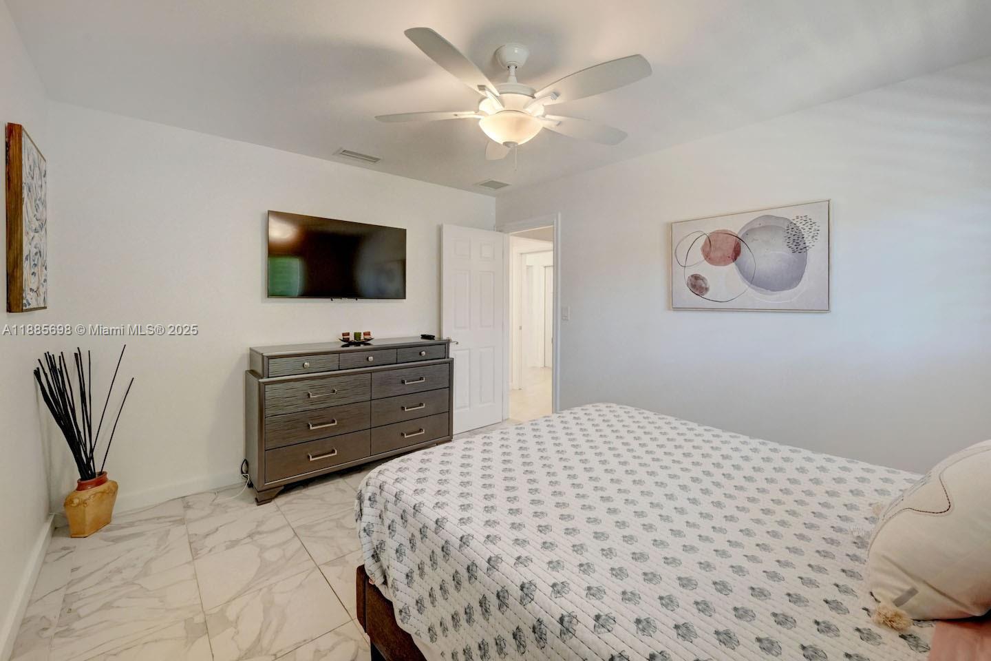 HOLLYWOOD LAKES SECTION - Residential Lease
