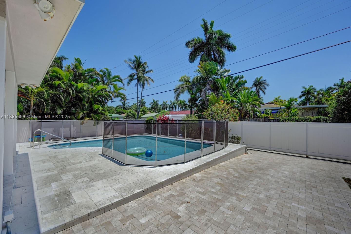 HOLLYWOOD LAKES SECTION - Residential Lease