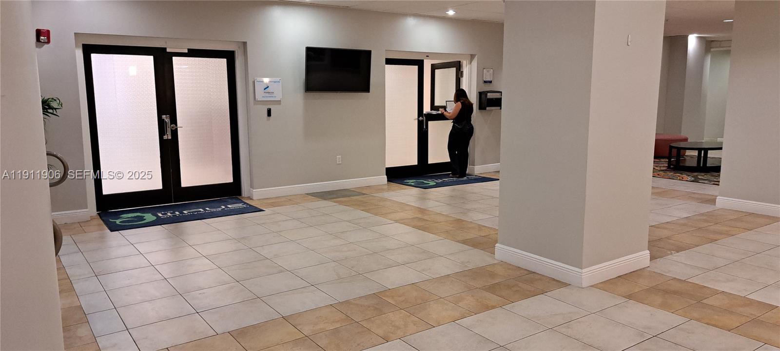 WAVE CONDO - Residential